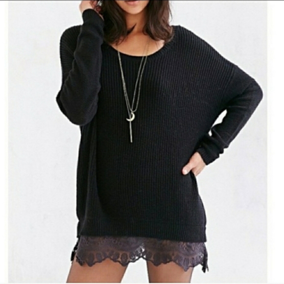 Pins & Needles Sweaters - Pins and Needles oversized sweater w/ lace trim